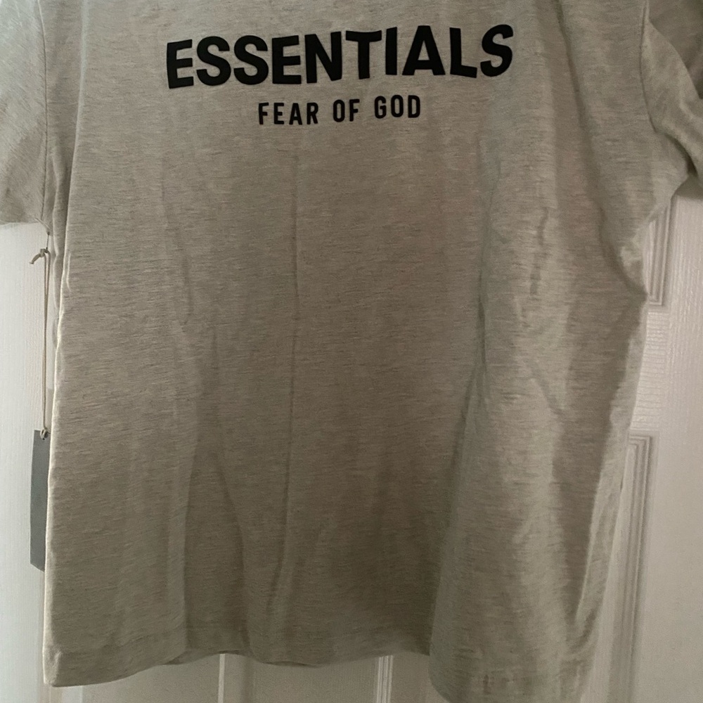 I am selling  an oversized essential tee is it a large it fits oversized